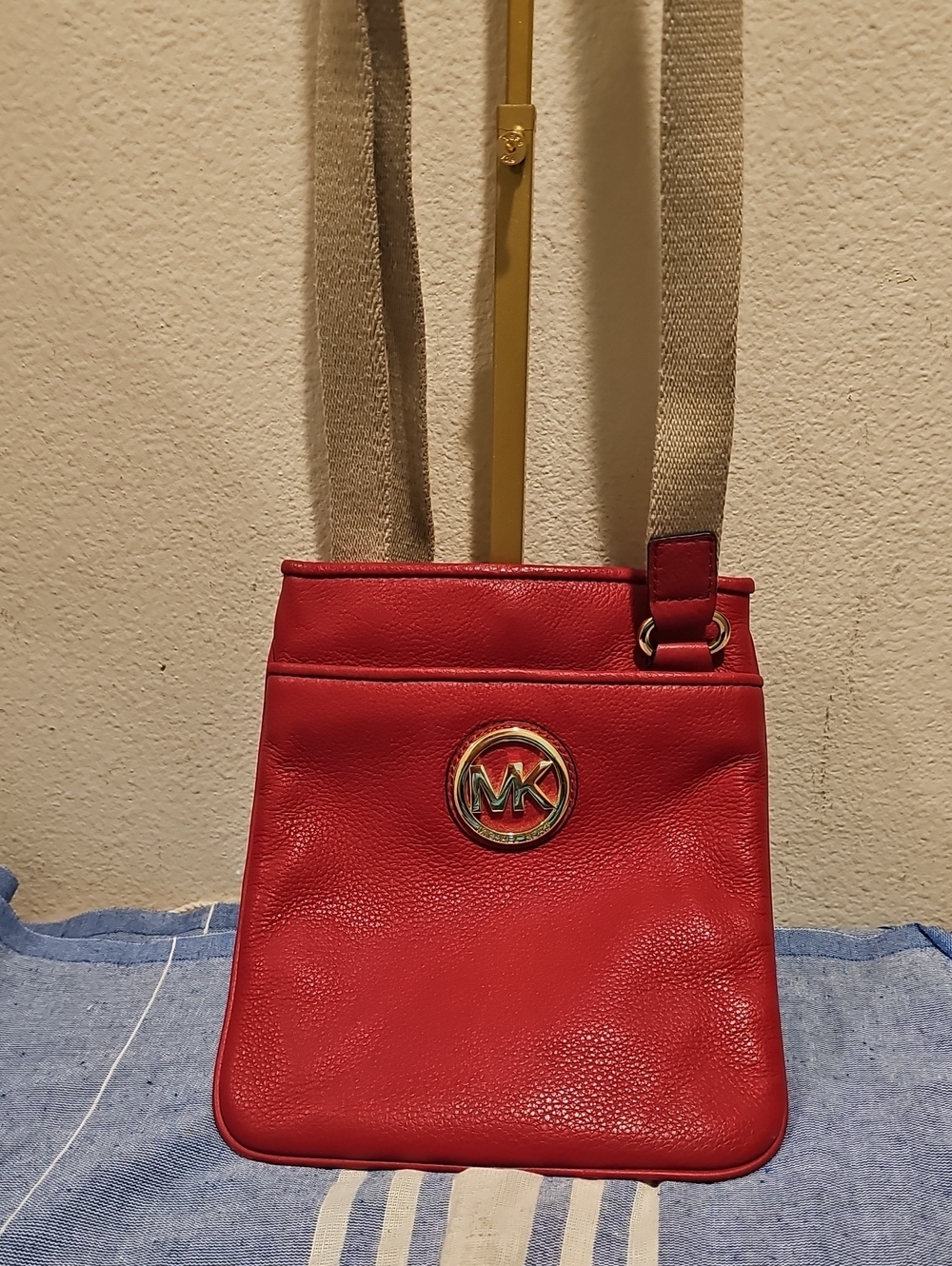 MRSP $148 Michael Kors Fulton Pebbled leather crossbody